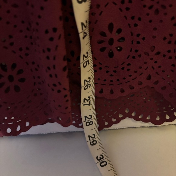 ISABEL HAYLEY BRAND MAROON TOP 3/4” SLEEVE LACE UP TIE IN FRONT LACE LIKE CUTOUT - Picture 10 of 12